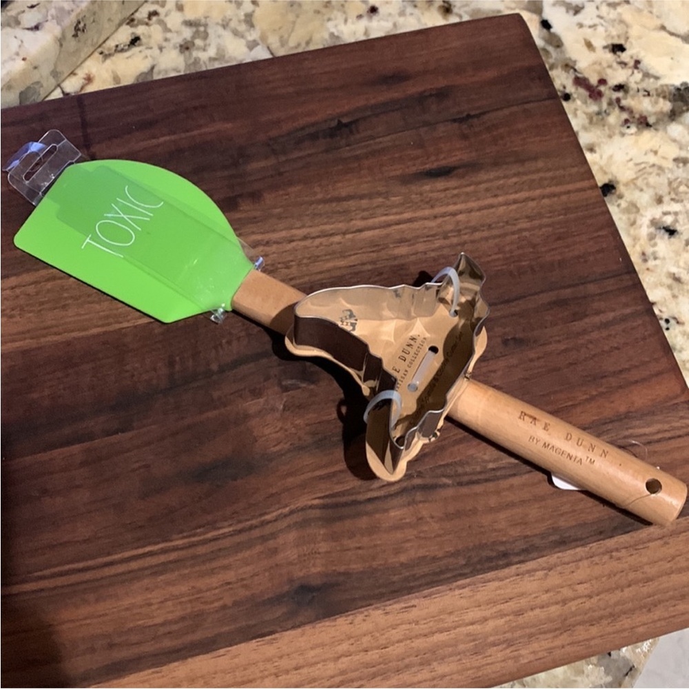 Rae Dunn spatula and cookie cutter set